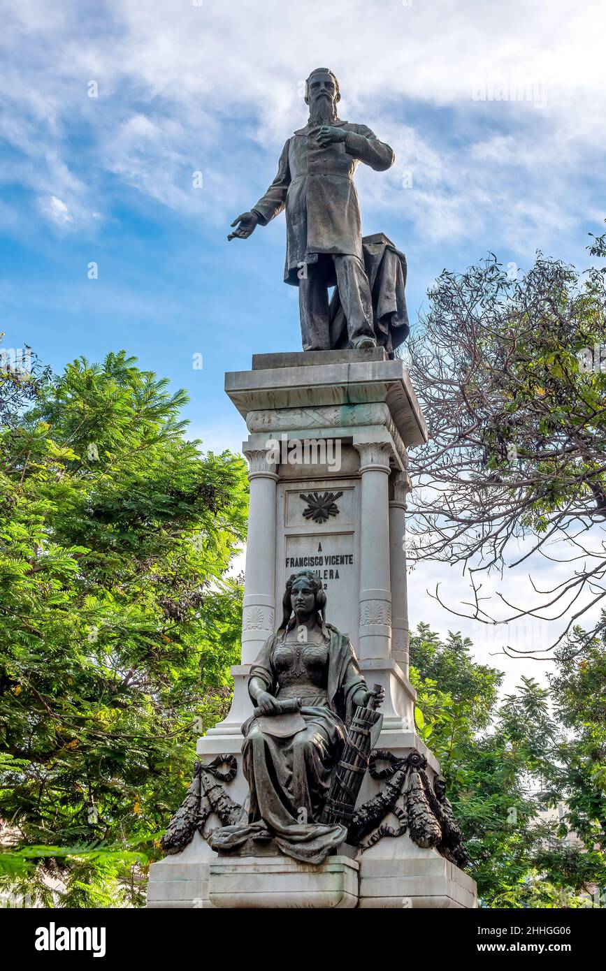 Metallskulptur oder Statue zu Ehren von Francisco Vicente Aguilera im Stadtzentrum. Stockfoto