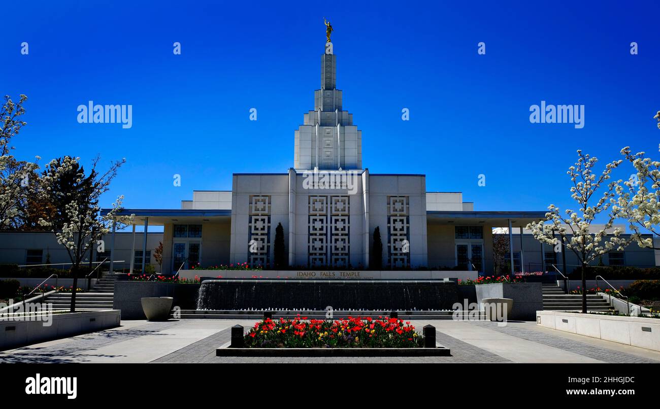 Idaho Falls LDS Mormon Latter Day Saint Temple mit Blau Sky Religion Religiöse Anbetung Stockfoto Idaho Falls LDS Mormon Latter Day Saint Temple mit Blau Sky Religion Religiöse Anbetung Stockfoto