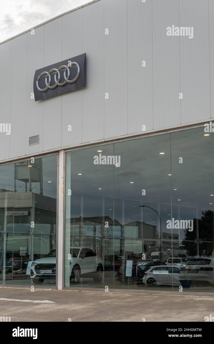 Manacor, Spanien; januar 20 2022: Audi Autohaus im mallorquinischen Manacor, Spanien Stockfoto