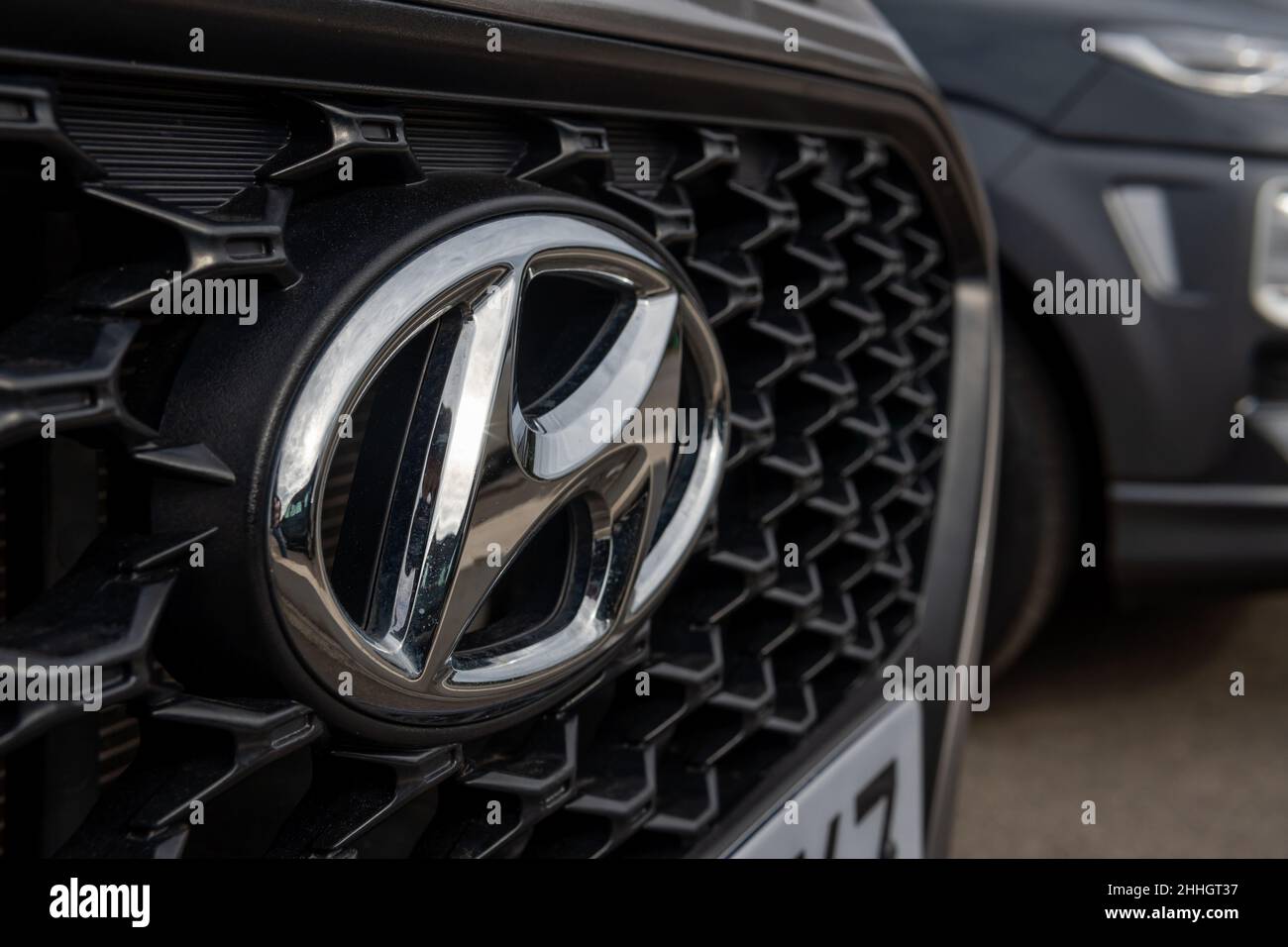 Manacor, Spanien; januar 20 2022: Nahaufnahme des Automobilmarkensymbols Hyundai auf einem silberfarbenen Auto Stockfoto