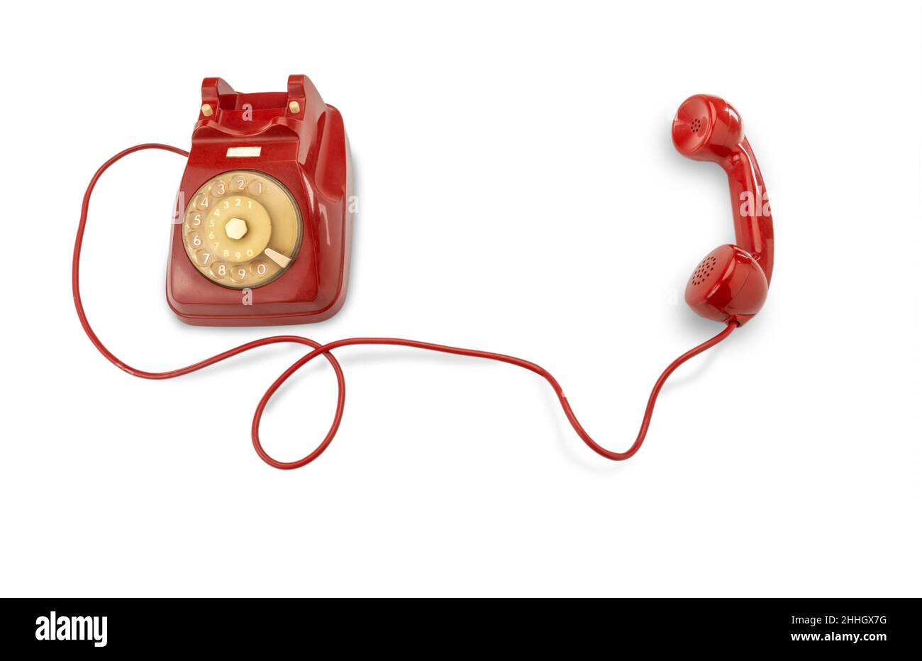 Altes Rotes Drehwähltelefon isoliert auf weißem Hintergrund in der Draufsicht, isoliert auf weißem Hintergrund, Beschneidungspfad, Kopierraum Stockfoto