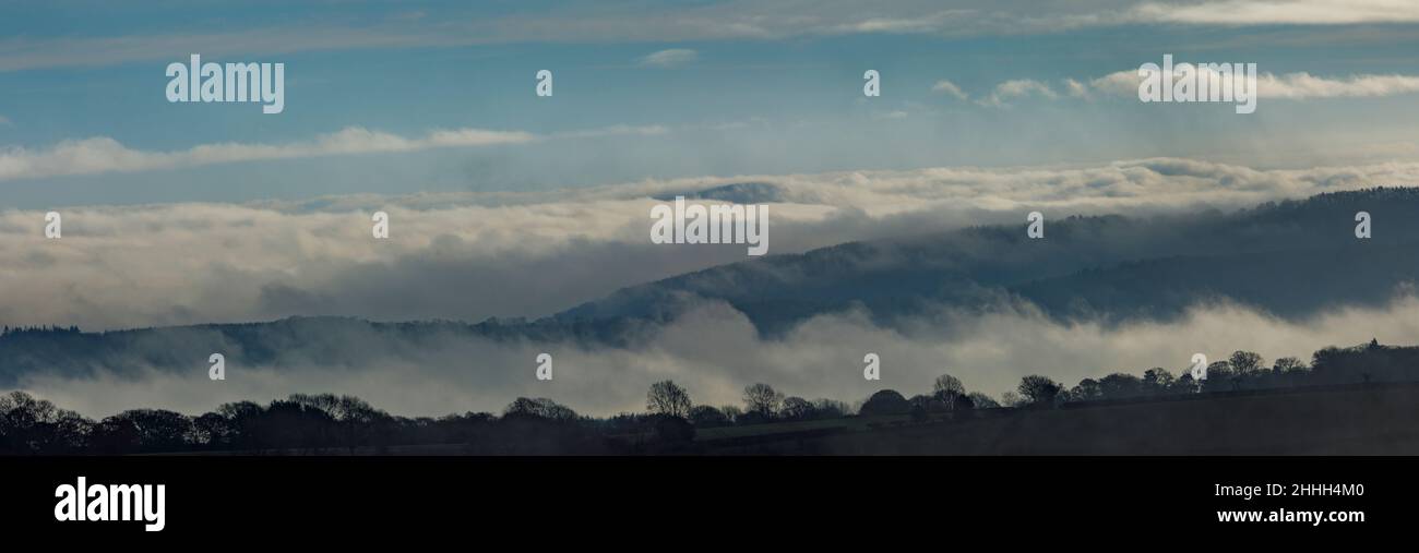 Shropshire Hills, AONB, Long Mynd in der Nähe von Church Stretton. Landschaft während einer Umkehrung. Stockfoto