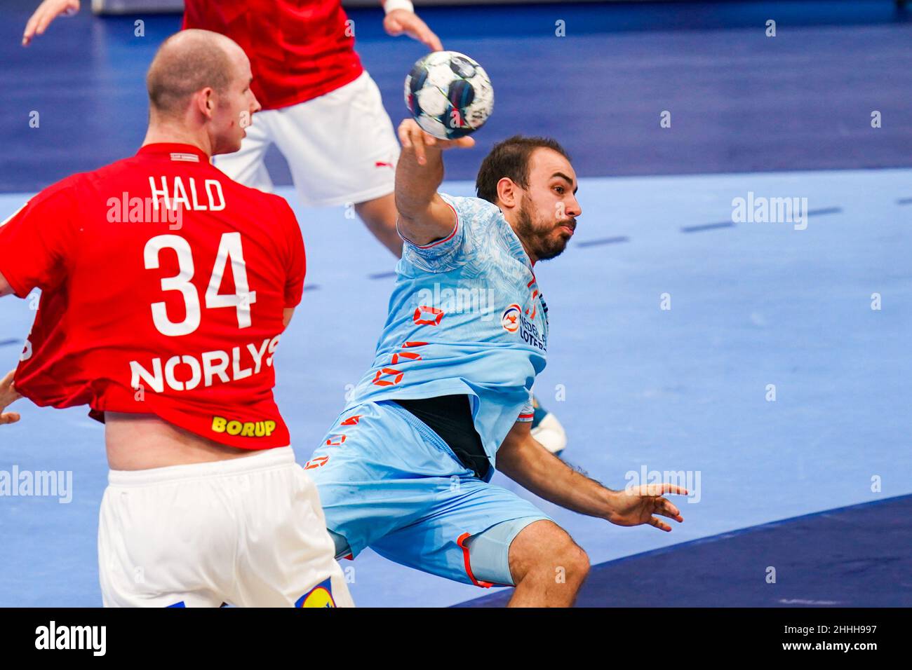 BUDAPEST, UNGARN - 24. JANUAR: Während des Männer-EHF-EM 2022-Hauptturnensmatches der Gruppe I zwischen Dänemark und den Niederlanden am 24. Januar 2022 im MVM Dome in Budapest, Ungarn (Foto: Henk Seppen/Orange Picles) Stockfoto
