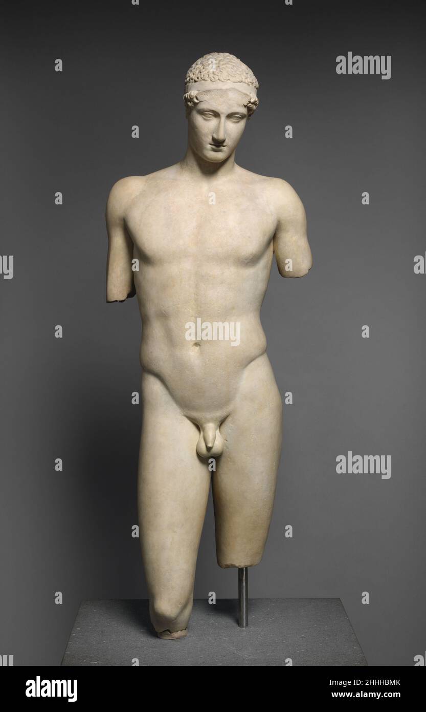 Marmorstatue des so genannten Stephanos Athlete Ende 1st. Jahrhundert v. Chr. oder 1st. Jahrhundert n. Chr. Roman Diese Figur einer Jugend ist eines der bekanntesten Beispiele für die Art der Skulptur, die von den römischen Oberklassen erworben wurde, Die ihre privaten Villen so dekorieren wollten, dass sie an die Raffinesse und Kultur der vor kurzem unterworfenen hellenistischen Königreiche des östlichen Mittelmeers erinnerten. Griechische Bildhauer in Athen und Rom selbst konnten mehr oder weniger exakte Nachbildungen bekannter Statuen aus der Vergangenheit sowie neue Kreationen liefern, die verschiedene frühere griechische Stile imitierten oder kombinierten. Der Stephano Stockfoto