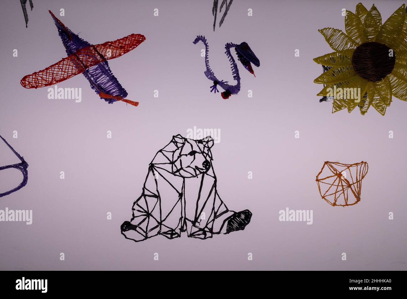 Künstlerische Werke mit einem Stift von 3D. Print3D Reiseroute Ausstellung über die zahlreichen Verwendungen von 3D Druck, einschließlich Gesundheit, Mode und Bau Stockfoto