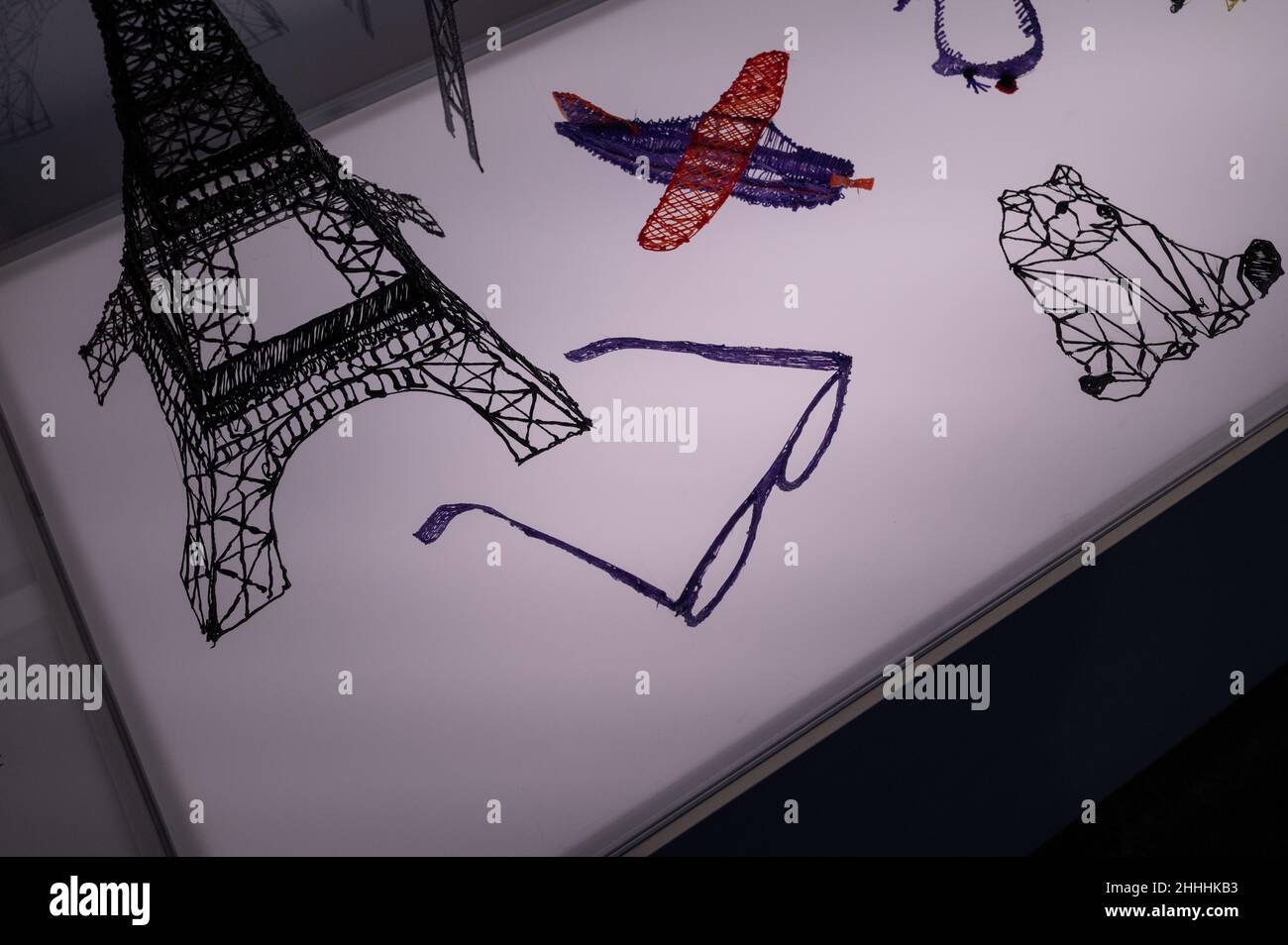 Künstlerische Werke mit einem Stift von 3D. Print3D Reiseroute Ausstellung über die zahlreichen Verwendungen von 3D Druck, einschließlich Gesundheit, Mode und Bau Stockfoto