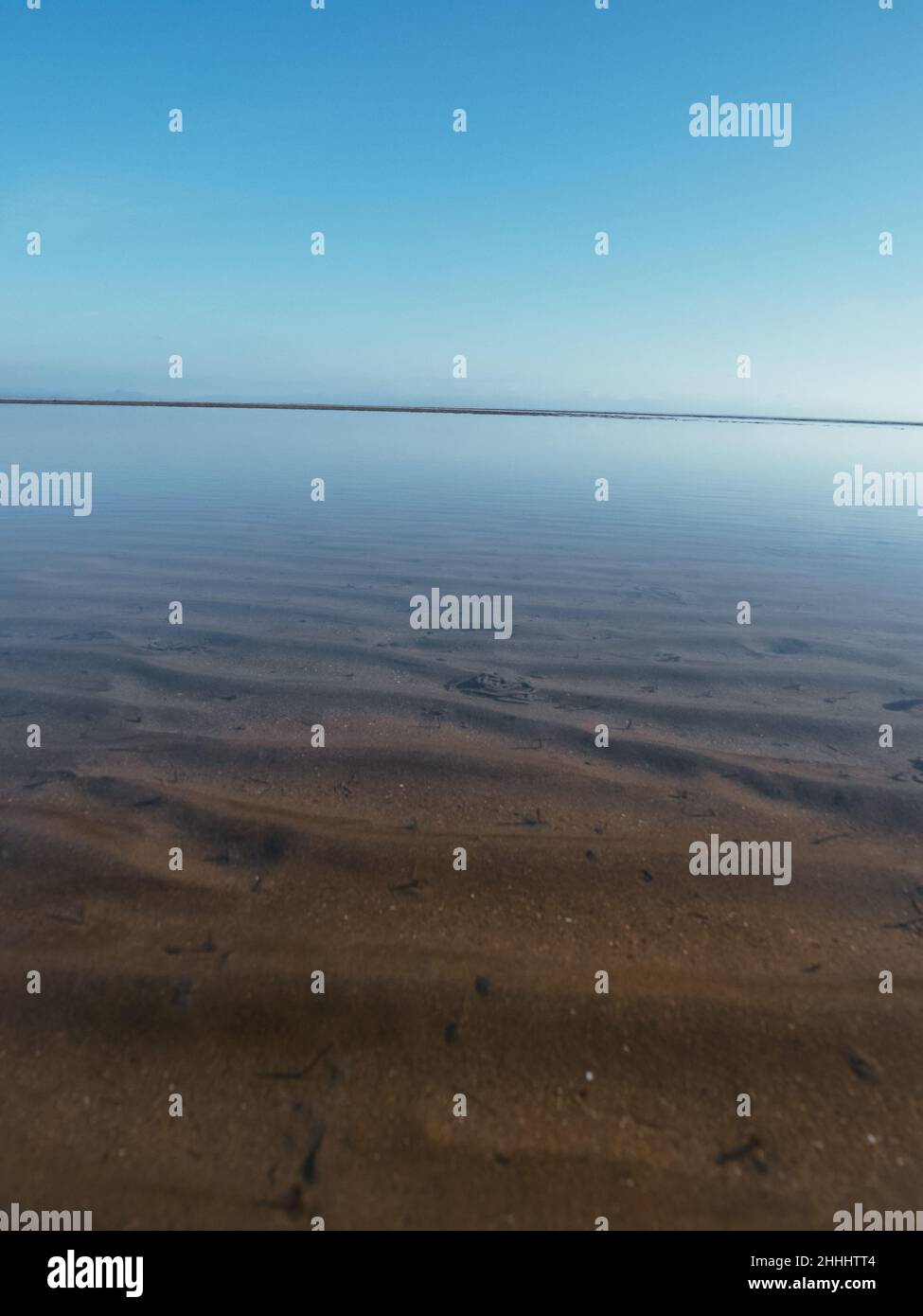 Ruhiges Wasser an einer sandigen Küste entlang der Halbinsel Llŷn, walisische Küste Stockfoto Ruhiges Wasser an einer sandigen Küste entlang der Halbinsel Llŷn, walisische Küste Stockfoto