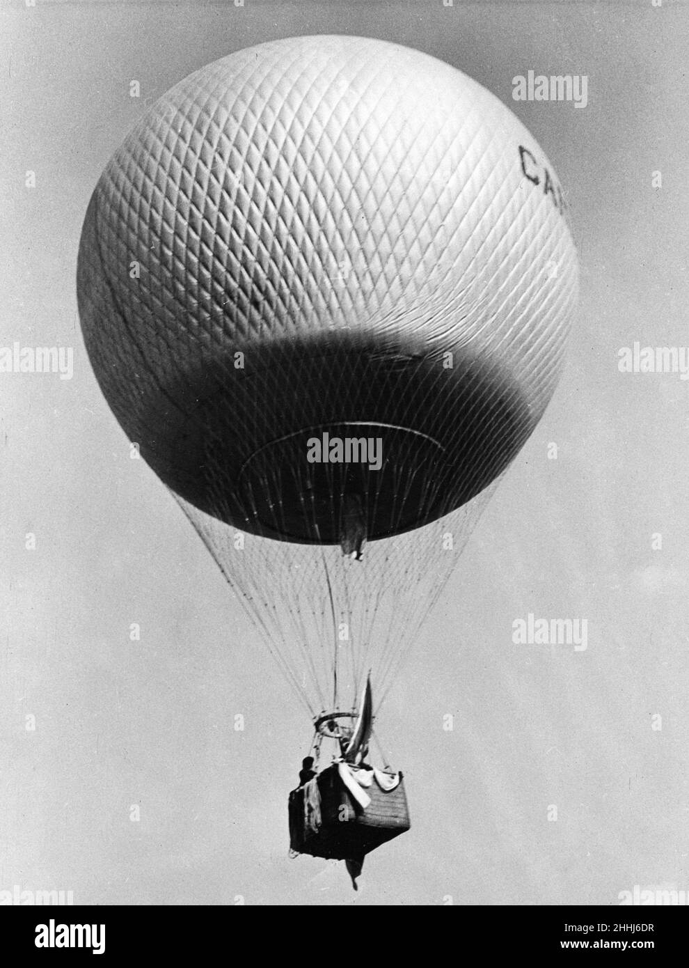 Früher Heißluftballon im Flug.September 1912 Stockfoto