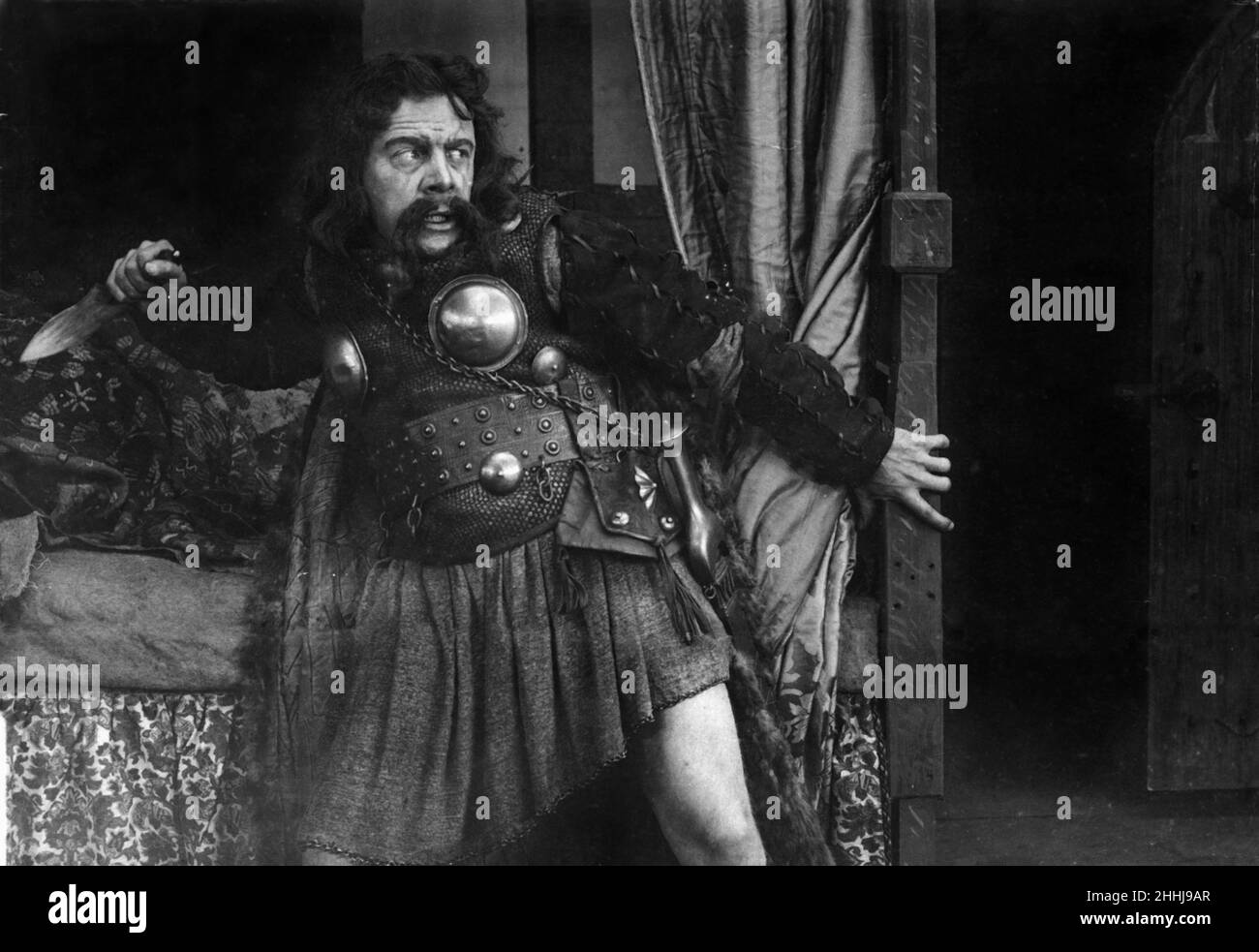 Edmond Gwenn als Macbeth in einer Szene aus dem Stummfilm „The Real Thing at Last“, geschrieben von Peter Pan-Schöpfer J M Barrie. 13th. März 1916 Stockfoto