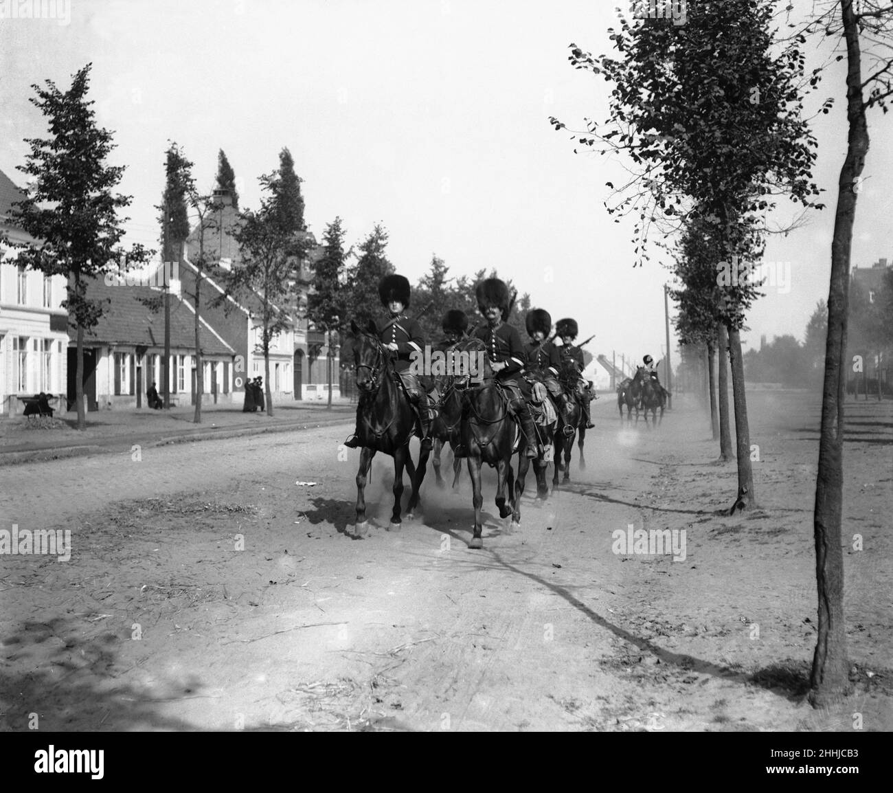 Die belgische Gendarmerie wurde hier während des Vormarschs der deutschen Armee im Sommer 1914 auf Patrouille gesehen. 8th. September 1914 Stockfoto