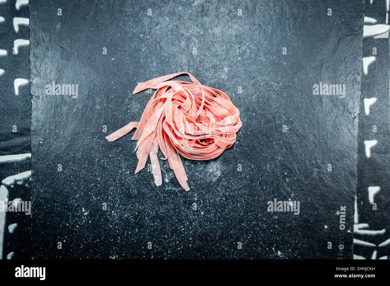 Rosafarbener rosafarbener Pasta-Teig Stockfoto