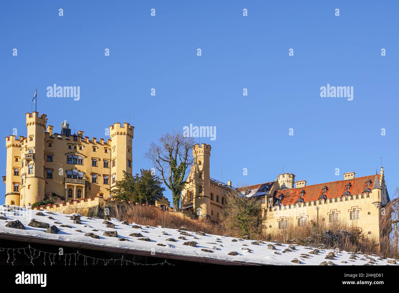 Königsschloss Hohenschwangau im Winter in der Nähe des Alpsee. Stockfoto