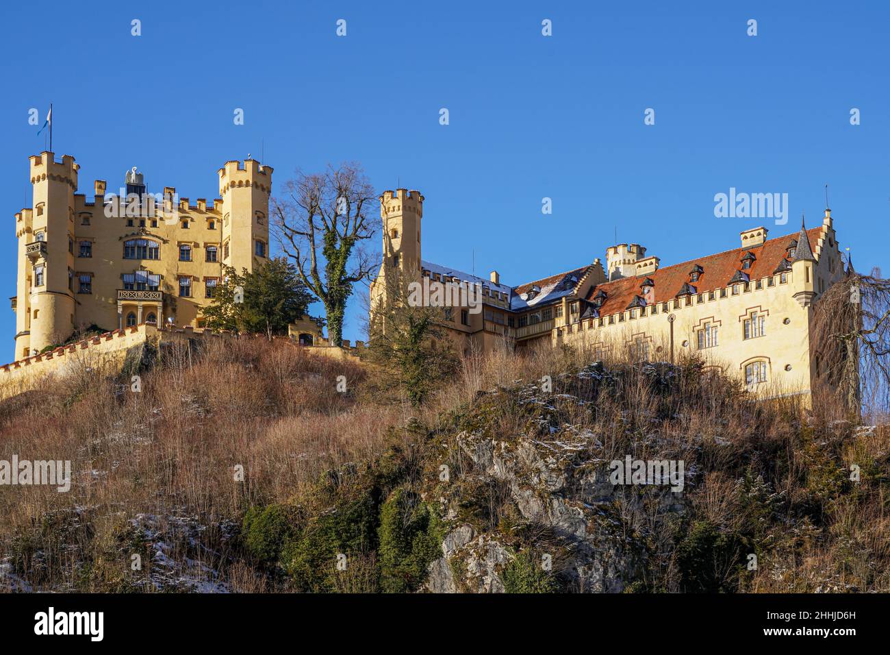 Königsschloss Hohenschwangau im Winter in der Nähe des Alpsee. Stockfoto