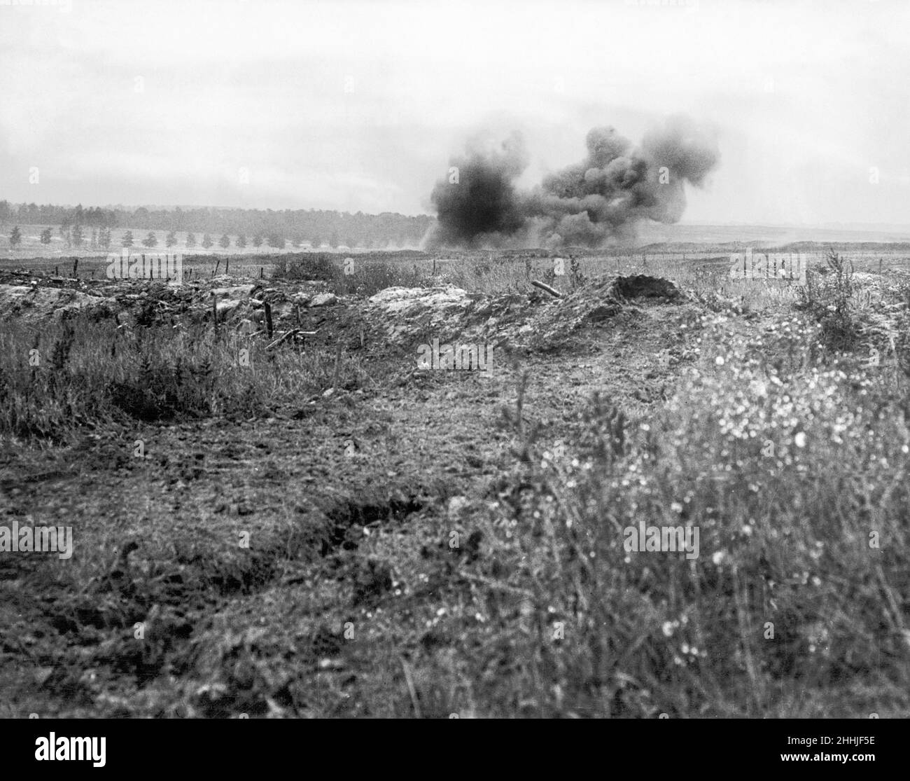 Britische Artillerie-Sperrfeuer auf deutschen Schützengräben an der Somme. Circa 19th. Juli 1916 Stockfoto
