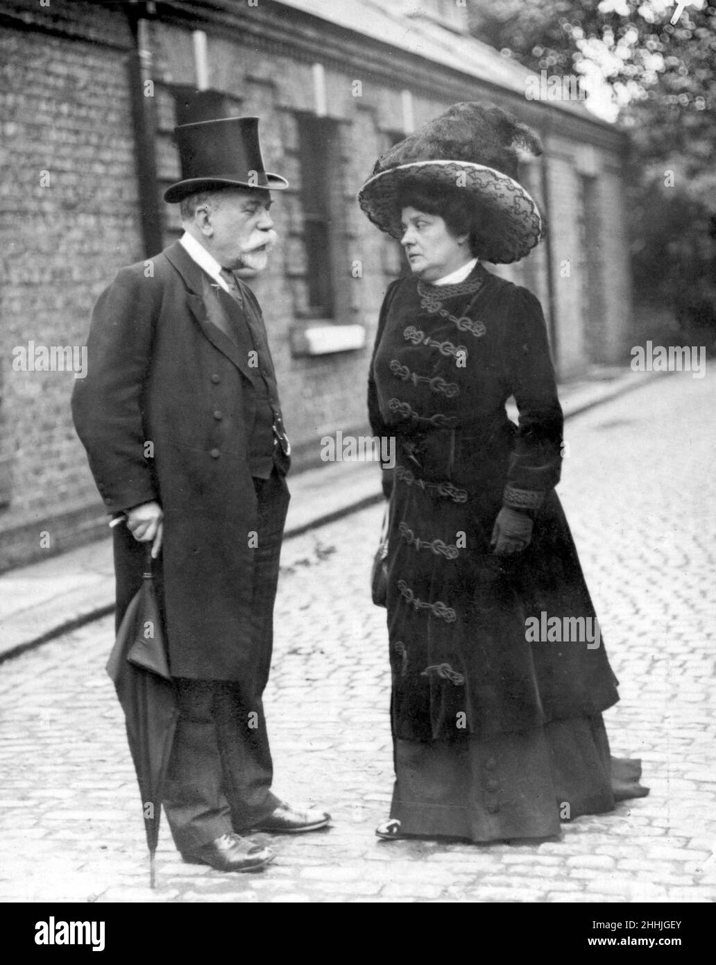 Mordfall Doktor Crippen Dr. Marshall und Zeugin Frau Martinelli bei der Untersuchung am 1910. Juli Stockfoto