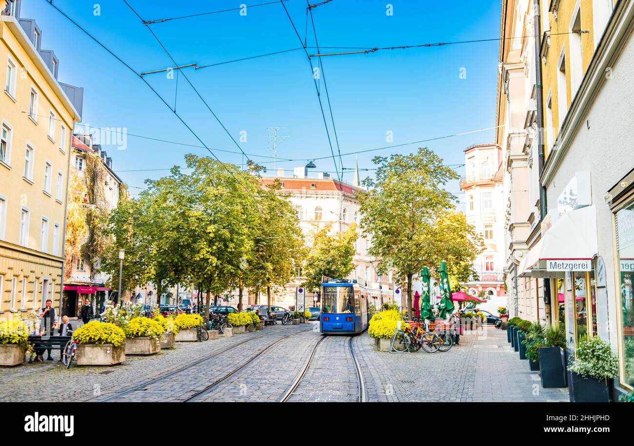 Straßenbahn im französischen Viertel Haidhausen in München Stockfoto