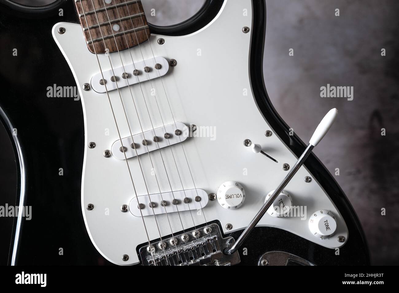 E-Gitarre weiß und schwarz Farbe Nahaufnahme Detail Stockfoto