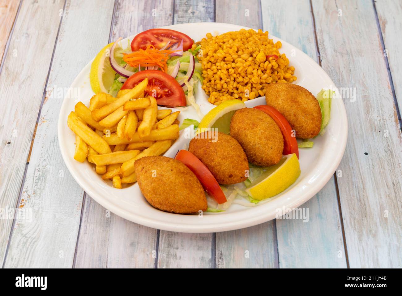 Icli kofte, im gesamten Nahen Osten, einem Teil des Kaukasus und Armenien verbreitet. Es gilt als Nationalgericht des Libanon und Syriens. Es besteht aus Stockfoto