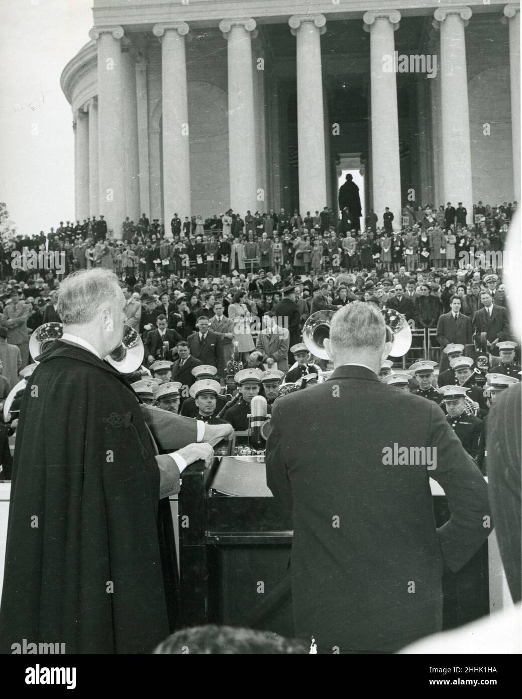 Präsident Franklin Roosevelt bereitet sich darauf vor, bei der Einweihung des Jefferson Memorial, Washington, DC, zu sprechen. 13. April 1943. Foto: Abbie Rowe Stockfoto