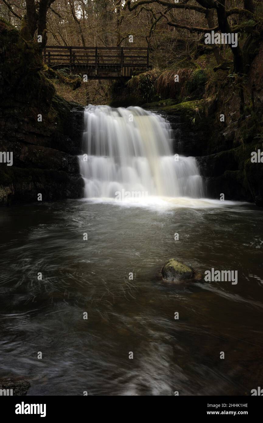 Der Haupt- (und letzte) Wasserfall auf der Afon Sychryd. Etwa 10 Meter hoch. Stockfoto