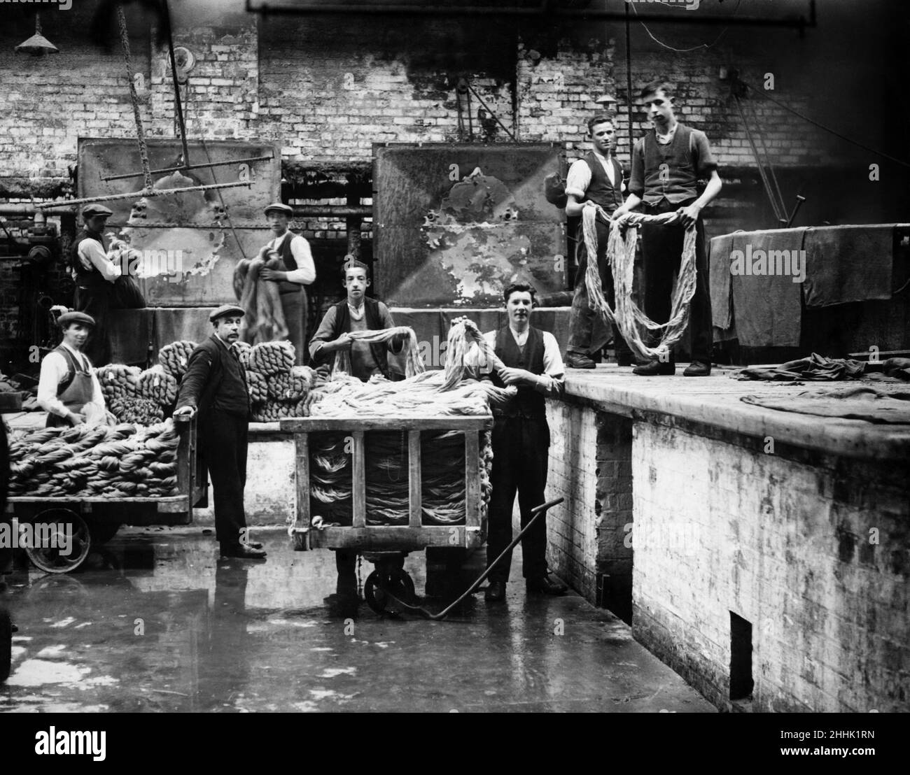 Hamilton Robb Ltd. Riverside Fabrik Portadown, Armagh.Yarns, die im Bleichhaus behandelt werden, bevor sie zum Weben geschickt werden. 18th. April 1929 Stockfoto
