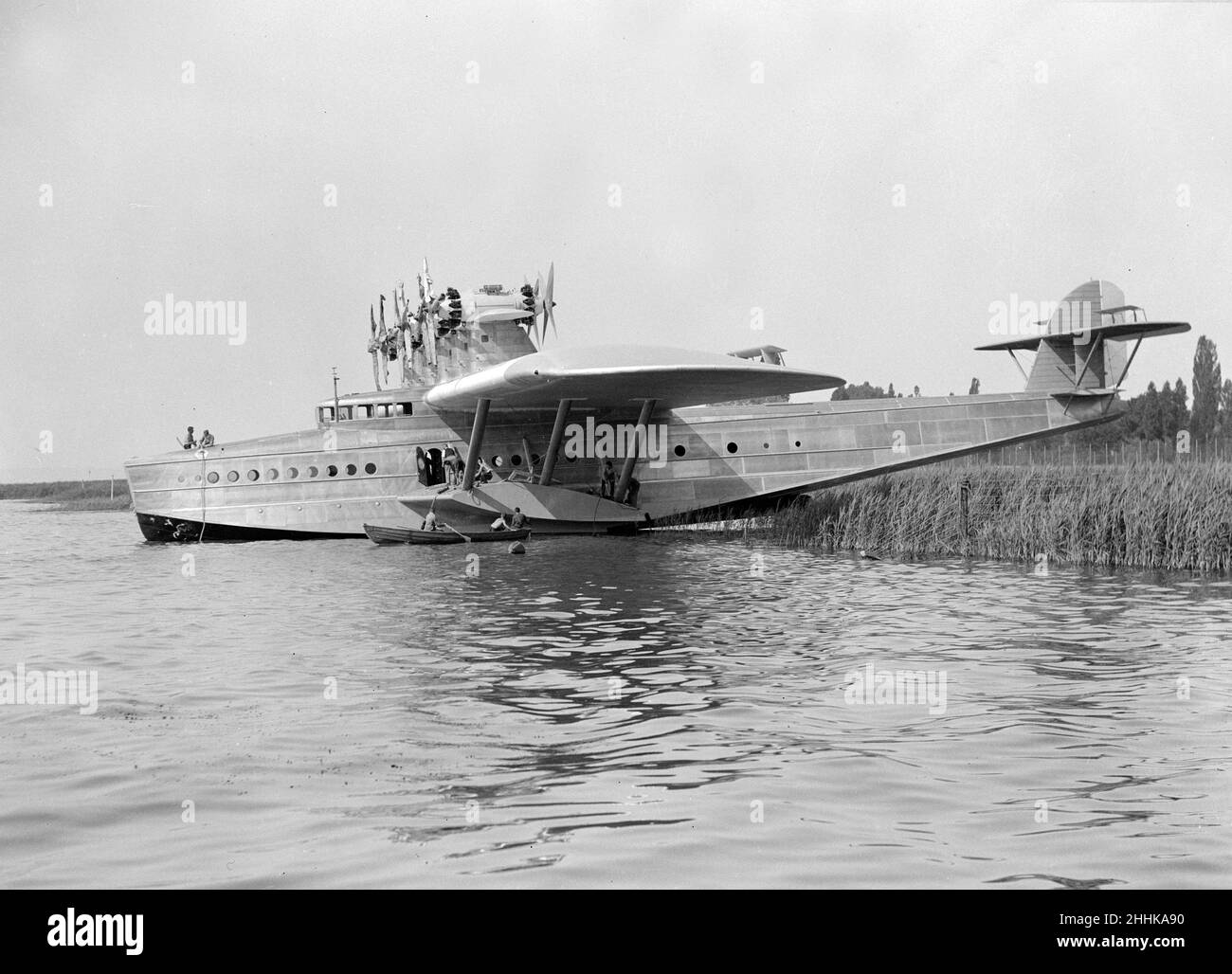 Die Dornier do X, das größte, schwerste und leistungsstärkste Flugboot der Welt, als sie 1929 von der Firma Dornier in Deutschland produziert wurde. Das Flugzeug wurde von Dr. Claudius Dornier konzipiert und benötigte sieben Jahre für die Konstruktion und weitere zwei Jahre für den Bau. Im Entwurfsprozess wurde ein 1:1-Holzmodell gebaut, das erste in der Luftfahrtgeschichte. Stockfoto