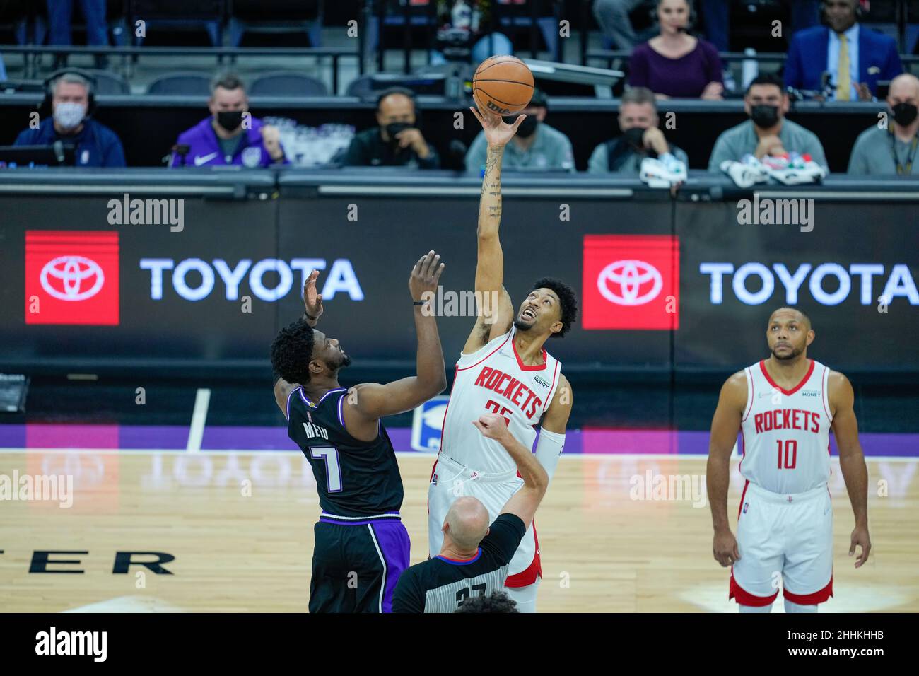 Houston Rockets Stürmer Christian Wood (35) gewinnt den Eröffnungstipp beim NBA-Spiel zwischen den Houston Rockets vs Sacarmento Kings am Fr, 14. Januar 2022 Stockfoto