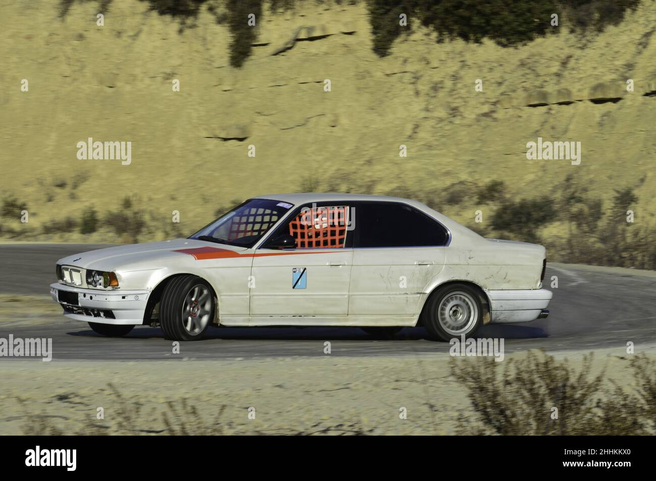 Cool modifizierten BMW E34 530i Rennen auf der Straße während eines Wettbewerbs in Barcelona Stockfoto