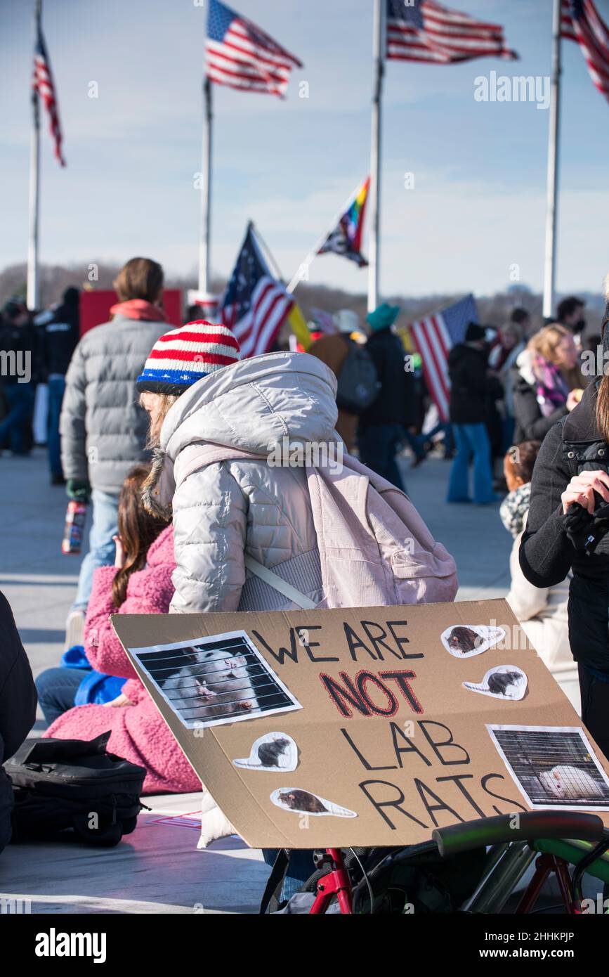 Demonstranten nehmen an einer Niederlage der Mandate teil, die am 23. Januar 2022 in Washington DC marschierten, um gegen Maske und COVID-19-Impfmandate zu protestieren. USA. Stockfoto