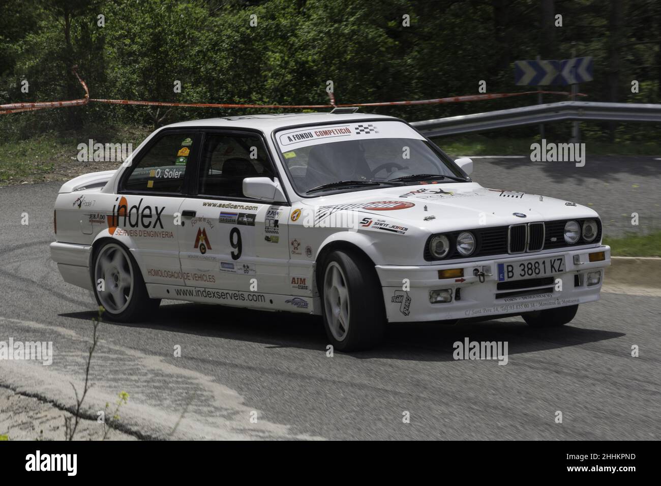 Schöner klassischer BMW E30 auf einer Rennstrecke in Barcelona, Spanien Stockfoto