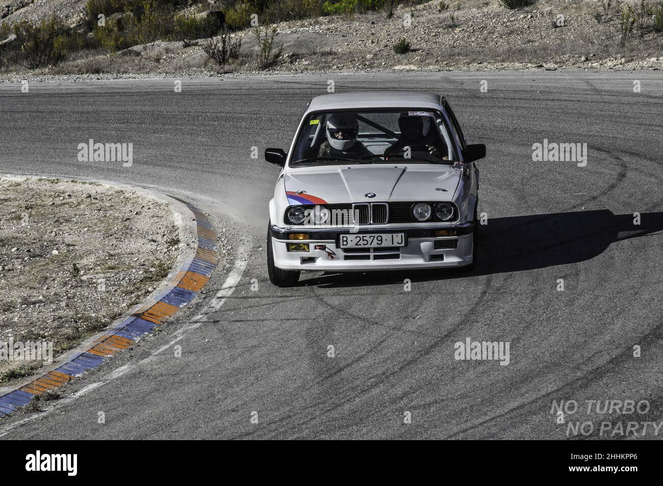 Schöner klassischer BMW E30, vorbereitet durch Driften auf der Rennstrecke in Barcelona, Spanien Stockfoto