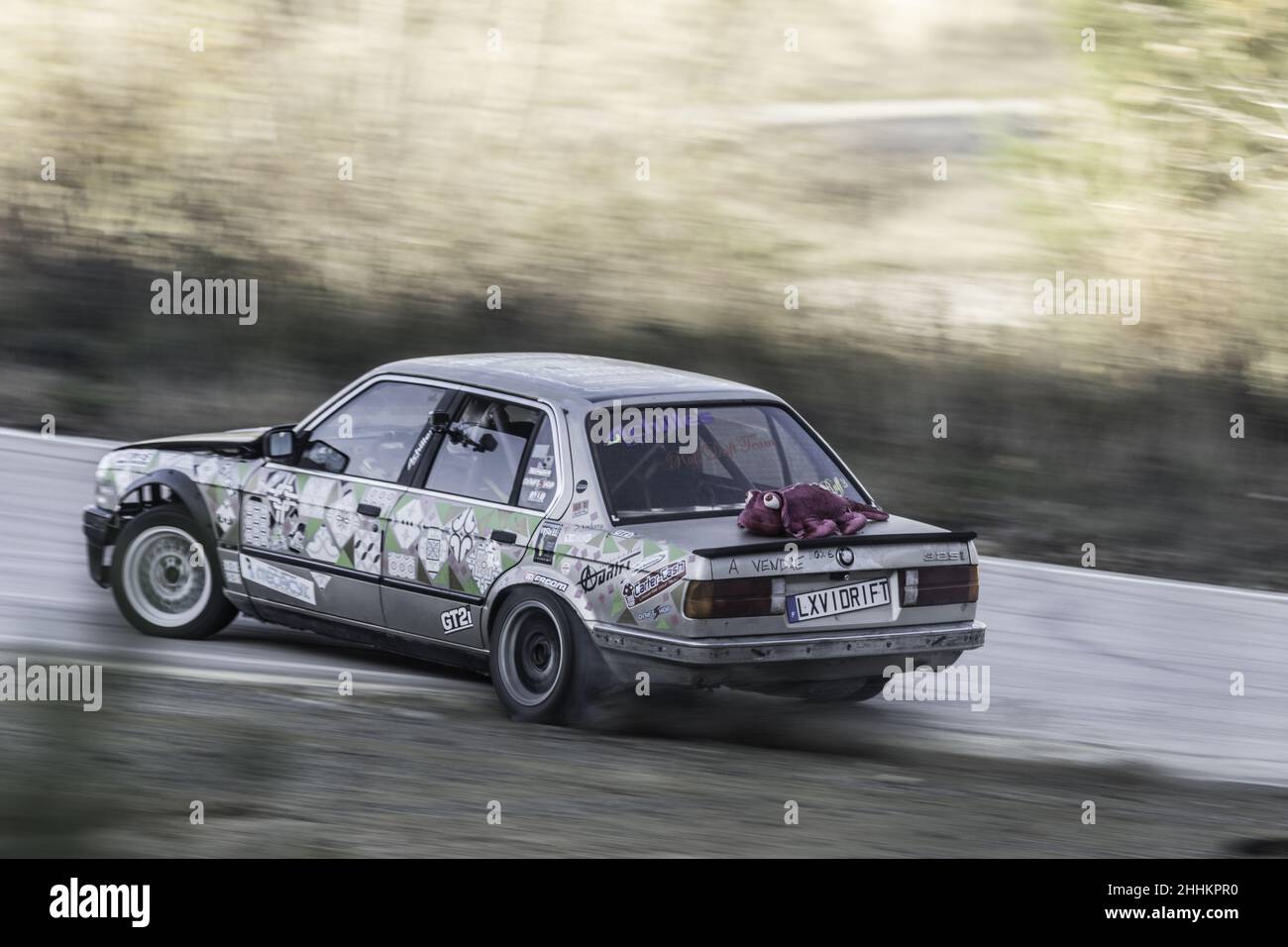 Schöner Klassiker BMW E30 auf dem Driftkurs in Barcelona, Spanien Stockfoto