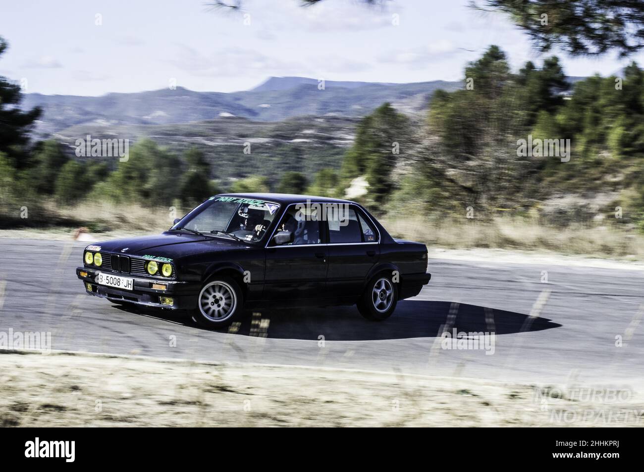 Schöner klassischer BMW E30, vorbereitet durch Driften auf der Rennstrecke in Barcelona, Spanien Stockfoto