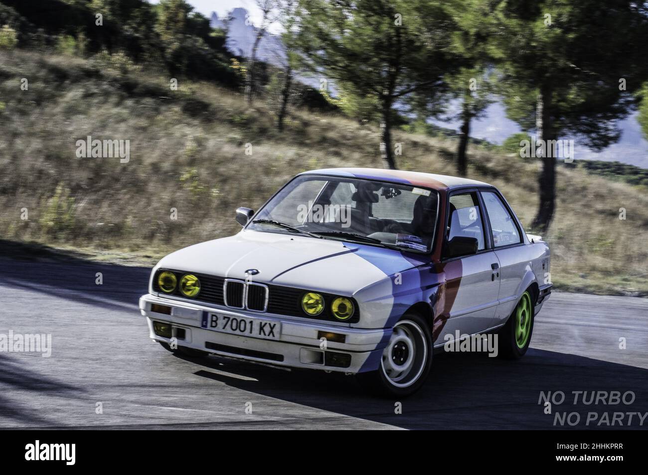 Schöner klassischer BMW E30, vorbereitet durch Driften auf der Rennstrecke in Barcelona, Spanien Stockfoto