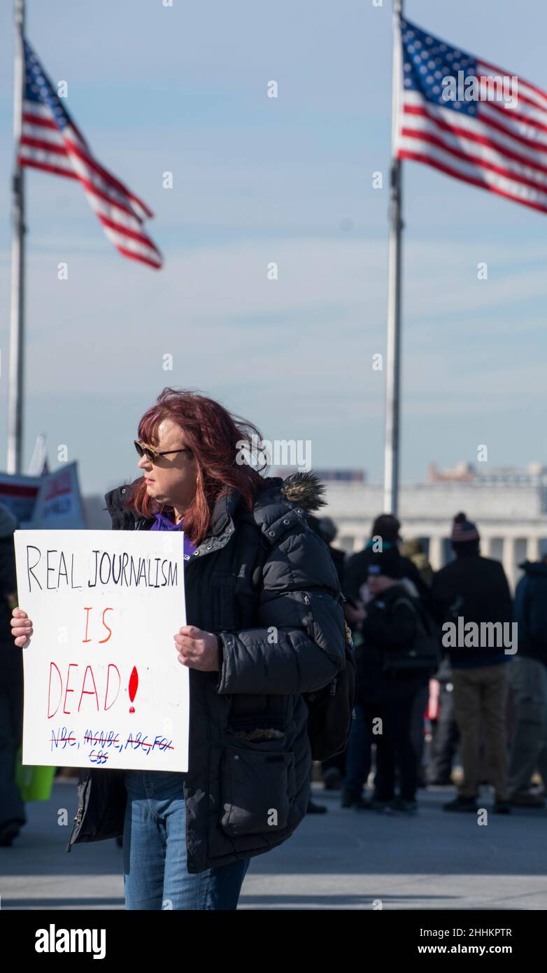 Demonstranten nehmen an der Niederlage der Mandate teil, die am 23. Januar 2022 in Washington, DC, gegen Maske und COVID-19-Impfmandate demonstrierten. USA. Stockfoto