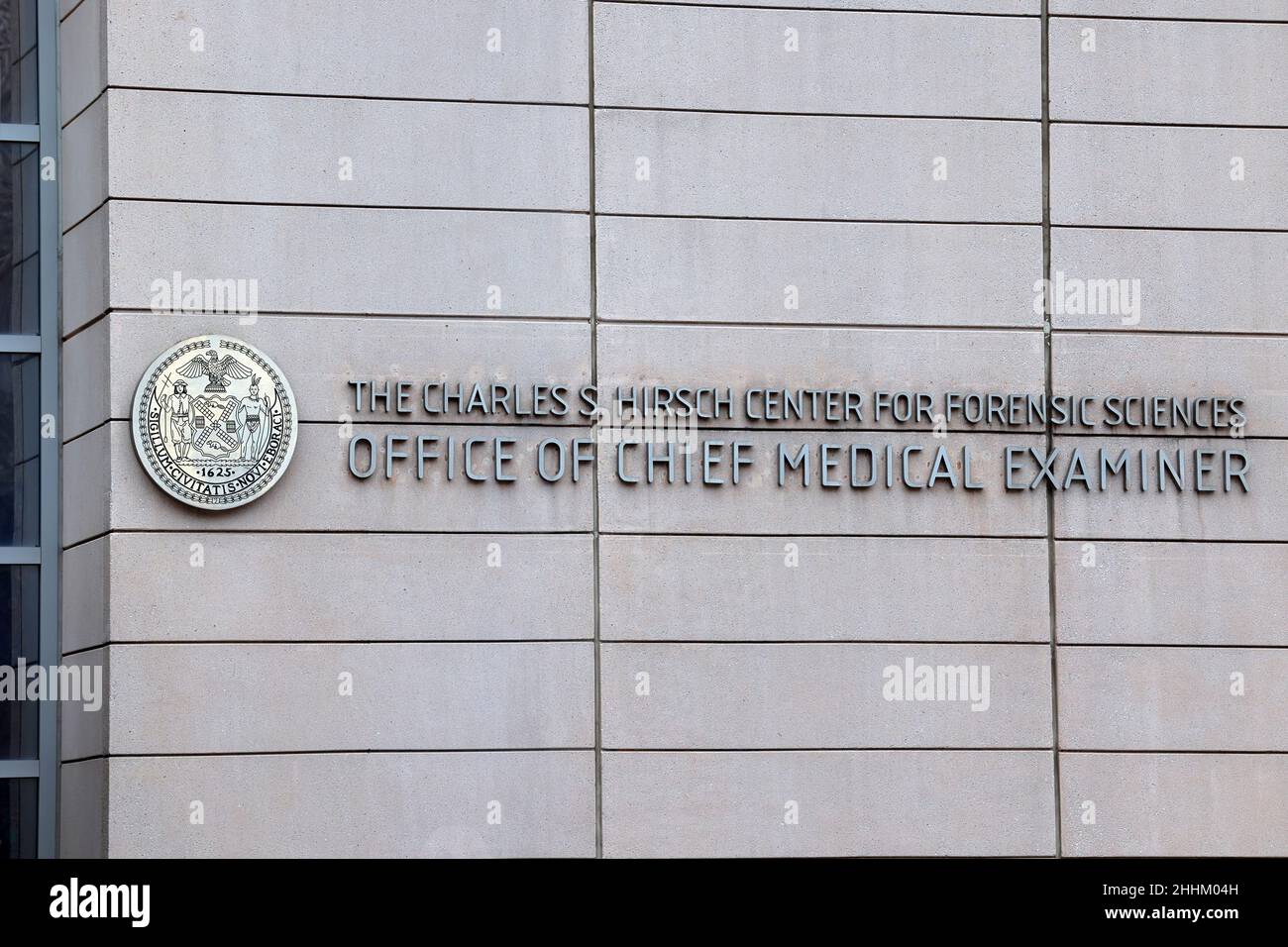 NYC Office of Chief Medical Examiner, 421 E 26th St, New York, NY. Das Charles S. Hirsch Center for Forensic Sciences in Manhattan. Stockfoto