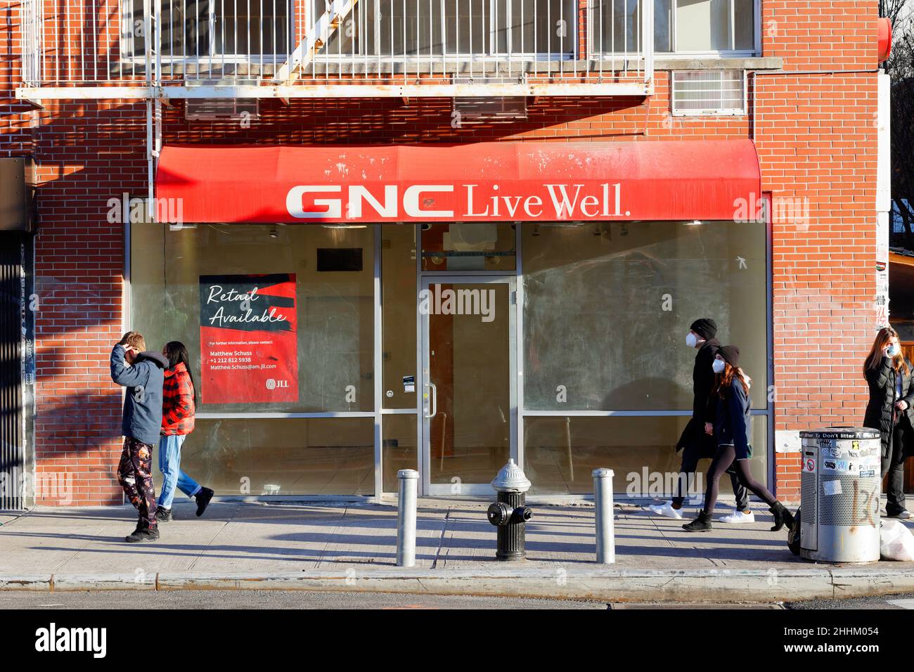 Ein geschlossenes und leeres GNC General Nutrition Center. Ein leerstehender Laden in New York, NY. Stockfoto