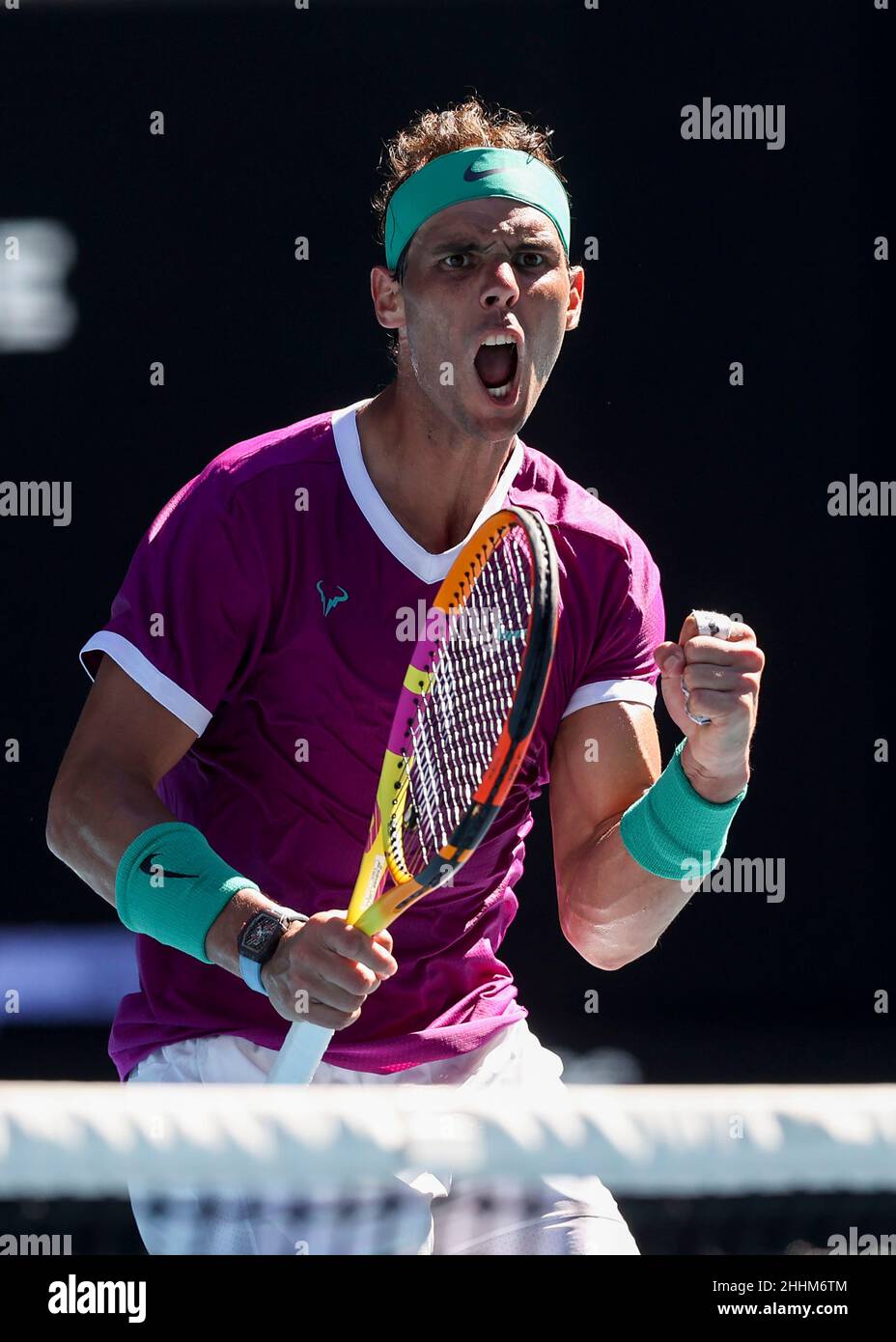 Melbourne, Australien. 25th. Januar 2022. Der spanische Tennisspieler Rafael Nadal feiert während des Australian Open Turniers am Dienstag, den 25January 2022. © Jürgen Hasenkopf / Alamy Live News Stockfoto