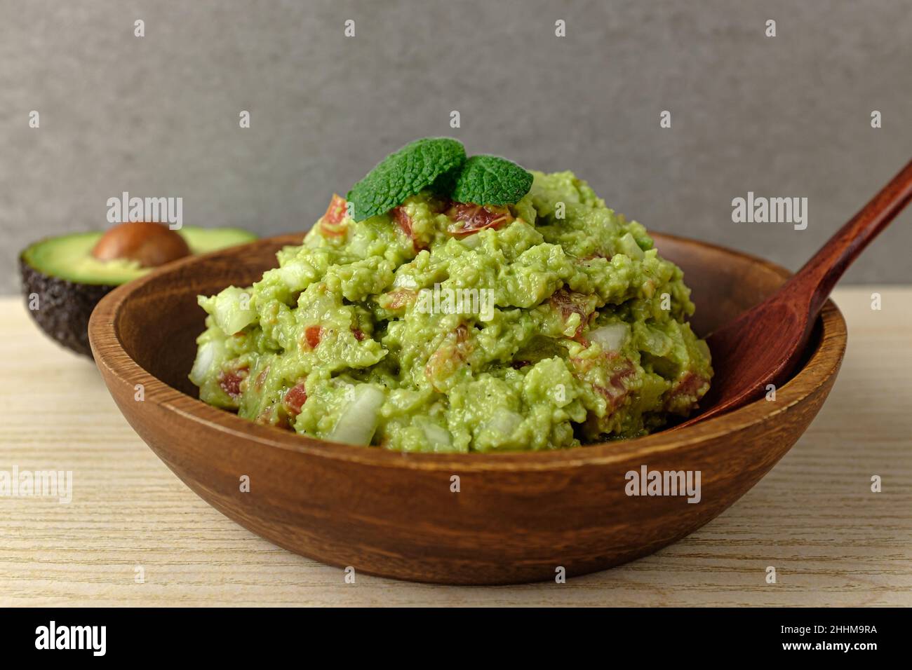 Speisen aus frischen Zutaten. Lebensmittel mit Avocado. mexikanische Esskultur Stockfoto