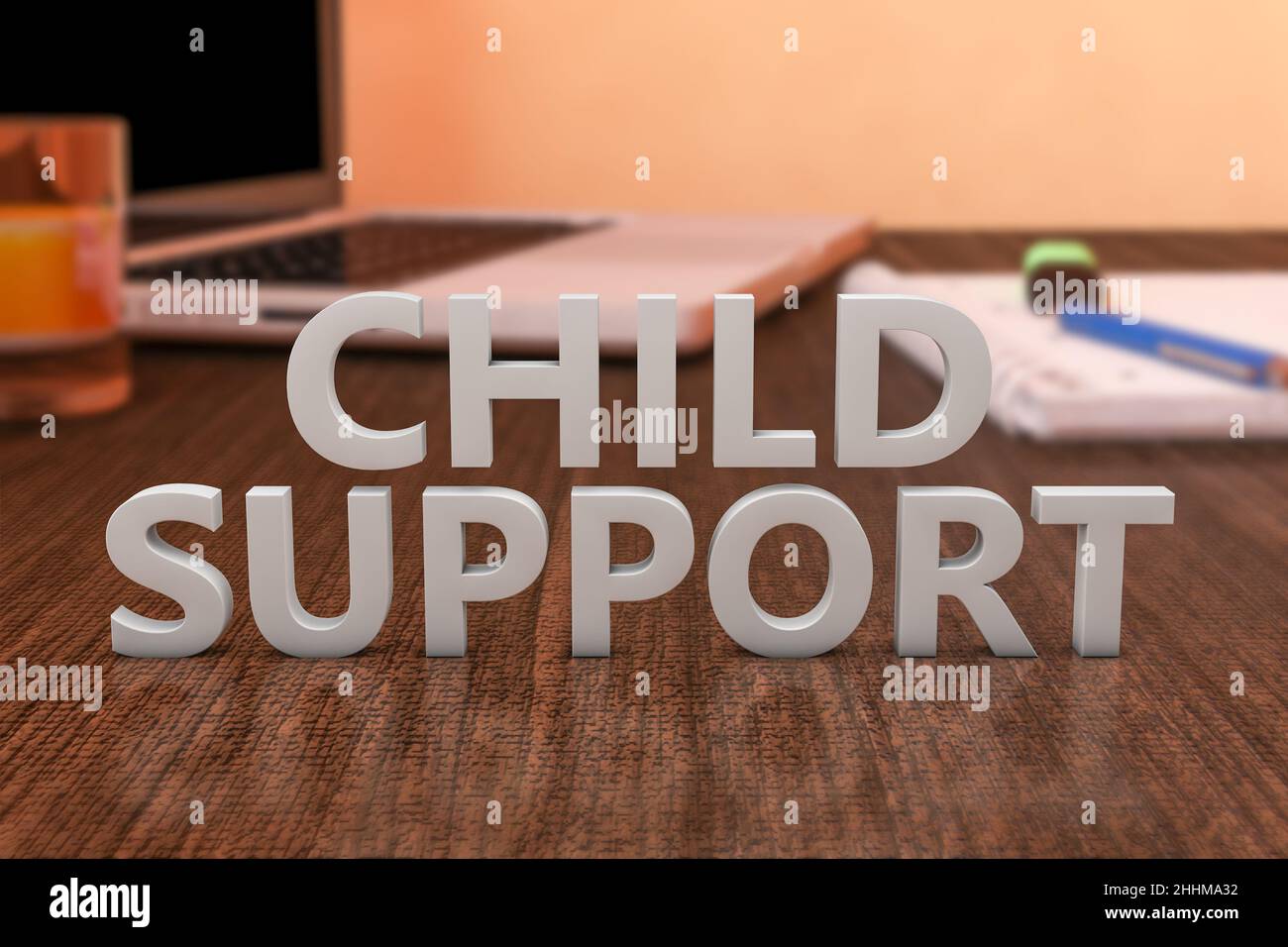 Kinderbetreuung: Briefe auf einem Holzschreibtisch mit Laptop und Notebook. 3D Darstellung rendern. Stockfoto