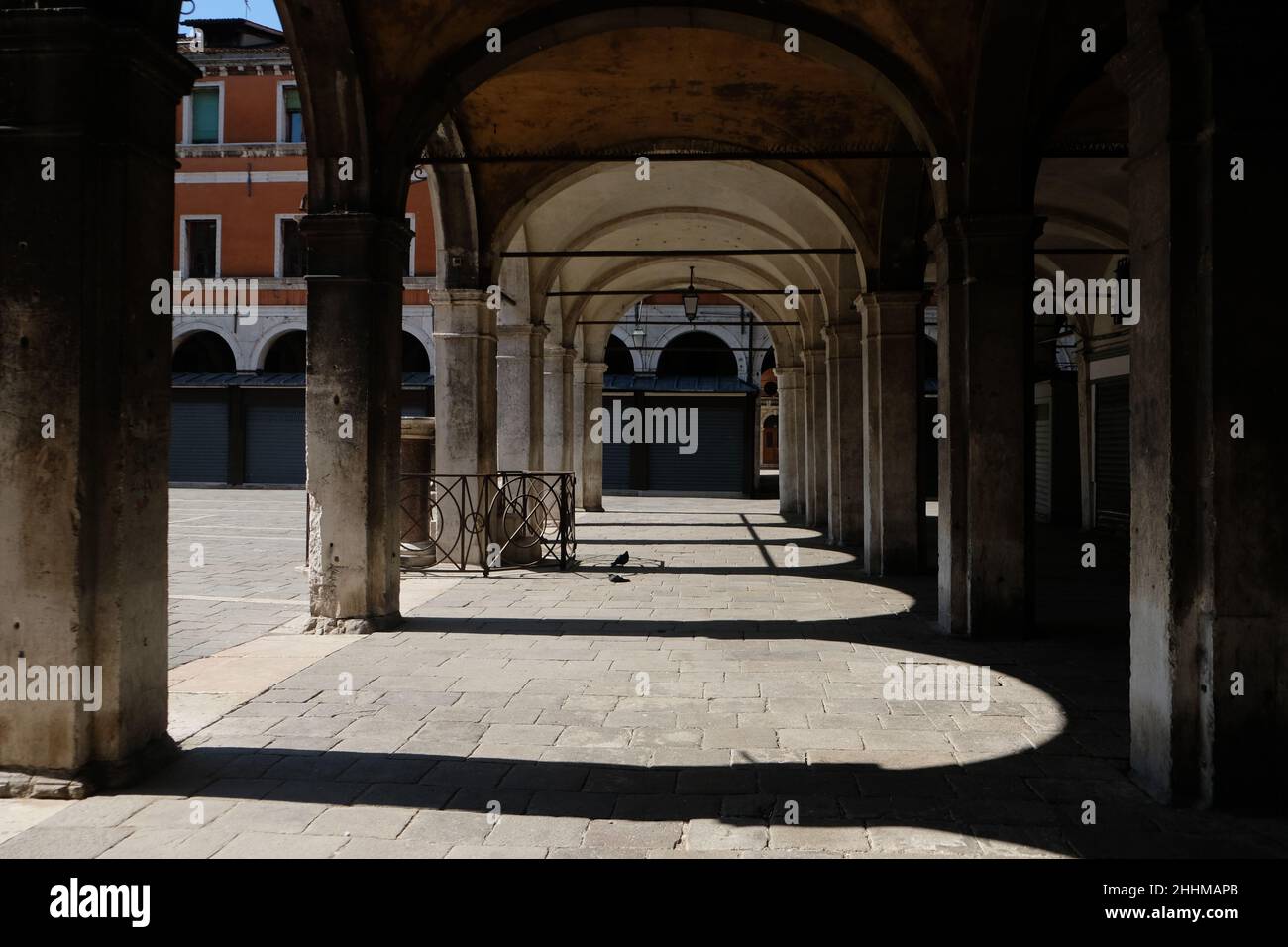 Ein Blick auf die leere Straße von Venedig während der Sperre für Coronavirus-Krankheit. Stockfoto