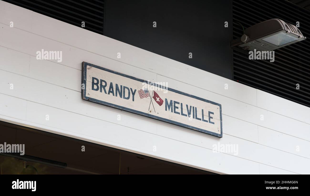 VALENCIA, SPANIEN - 24. JANUAR 2022: Brandy Melville ist eine europäische Bekleidungs- und Modezubehörmarke Stockfoto
