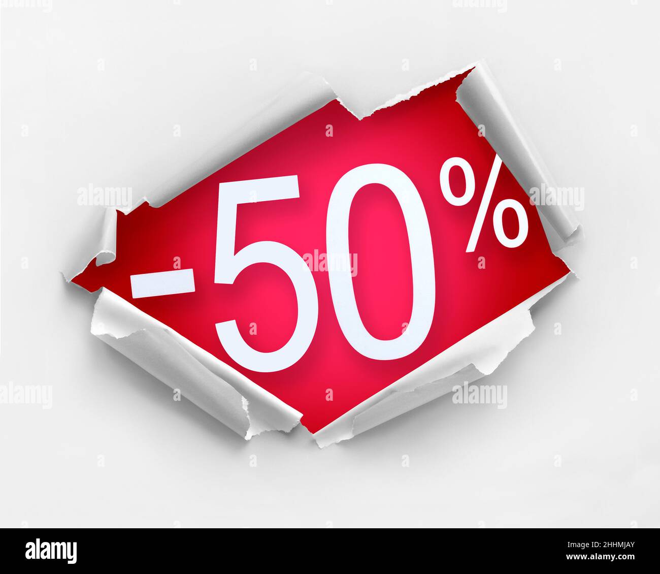 Weißes Loch riss Papier gegen 50 Prozent Rabatt Nachricht in roter Farbe Stockfoto