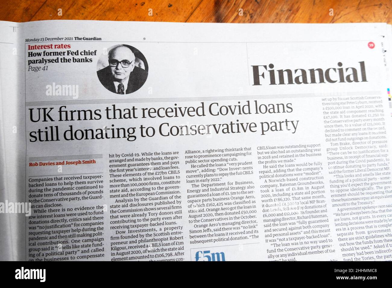 'Britische Unternehmen, die Covid-Darlehen erhalten haben, spenden immer noch an die Konservative Partei', Schlagzeilen-Artikel des Financial Guardian vom 13. Dezember 2021 in London, Großbritannien Stockfoto