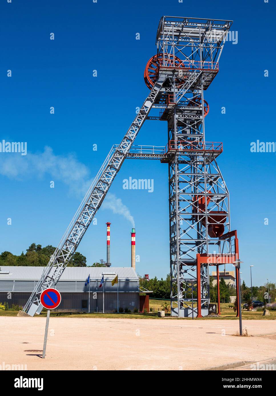 Die Pithead-Minenanlagen in der Stadt St Eloy les Mines im Kanton Montaigut, Pays de Combrailles in der Region Auvergne in Frankreich. Die Arbeit Stockfoto