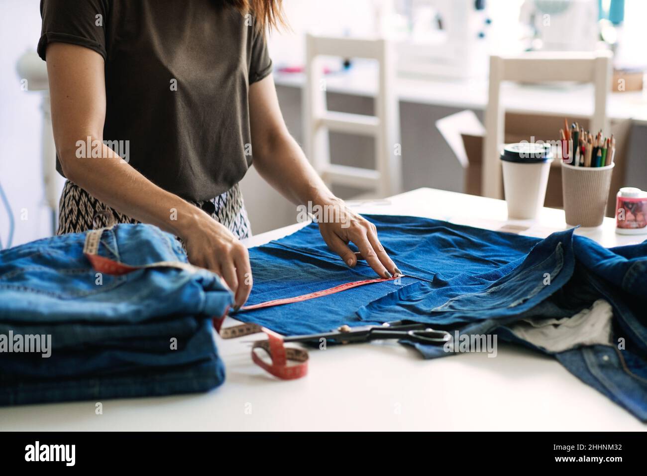 Wie Bekommt Man Schmiere Aus Kleidung Saumzeug -Fotos und -Bildmaterial in hoher Auflösung – Alamy
