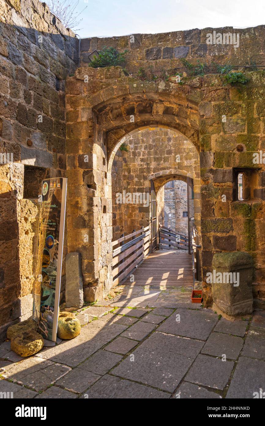 Stadtbild. Rocca Monaldeschi della Cervara Festung, Bolsena, Latium, Italien, Europa Stockfoto