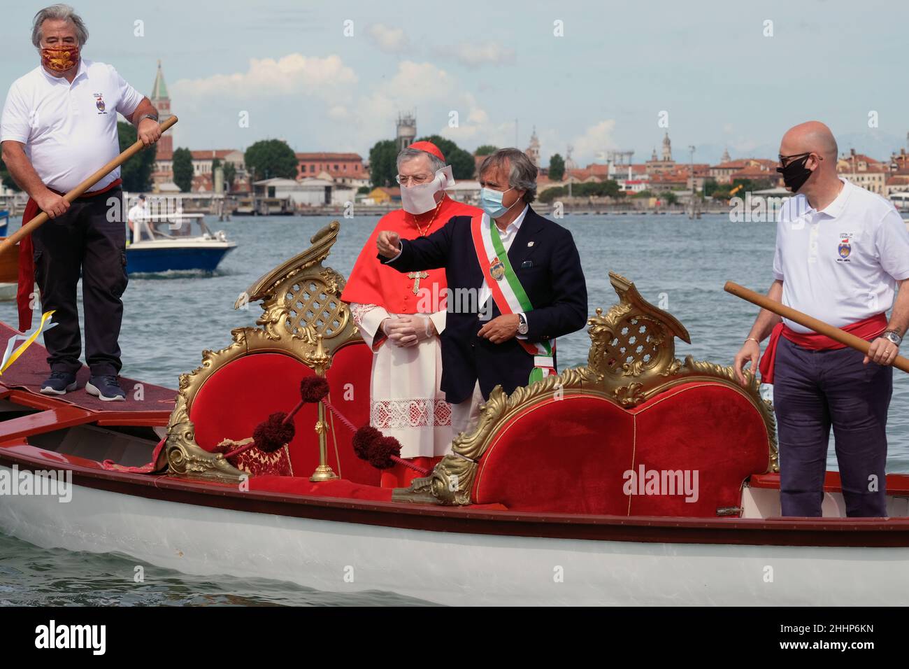 Der Bürgermeister von Venedig Luigi Brugnaro und der Patriarch von Venedig Francesco Moraglia während der Feier der Sensa Stockfoto