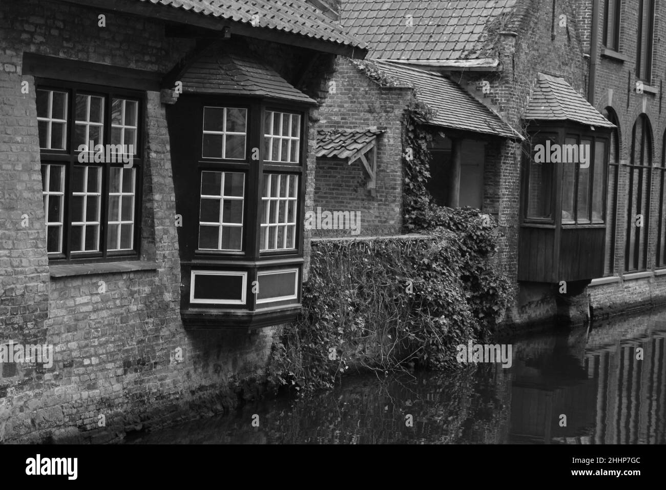 Häuser entlang des Kanals in Brügge, Belgien Stockfoto