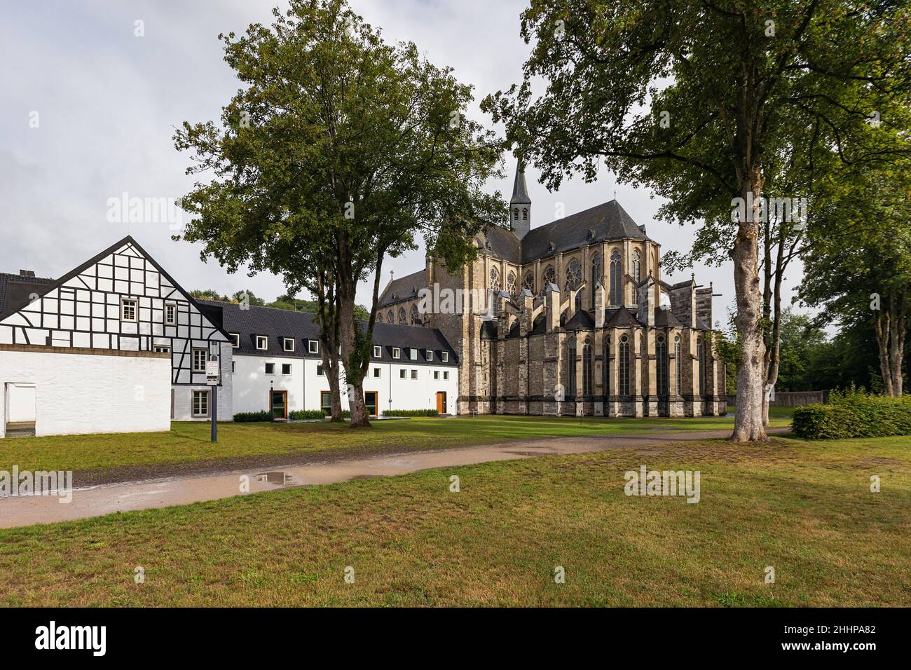 Bergisch Galdbach - Blick auf Altenberger Dom und Haus Altenberg, Nordrhein-Westfalen, Deutschland, 29.06.2020 Stockfoto